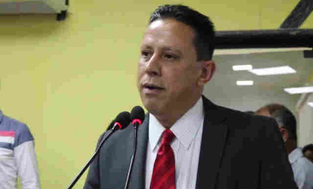 Vereador Edesio Fernandes apresenta a Faculdade Republicana