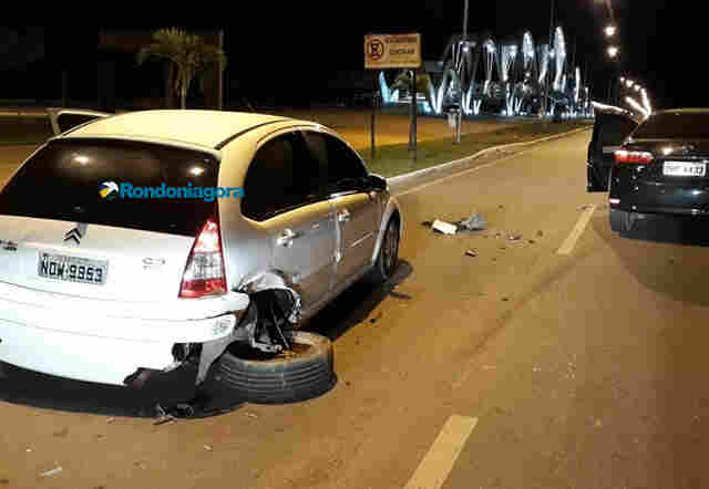 Menor bêbado se joga na frente de carros e causa acidente no Espaço Alternativo