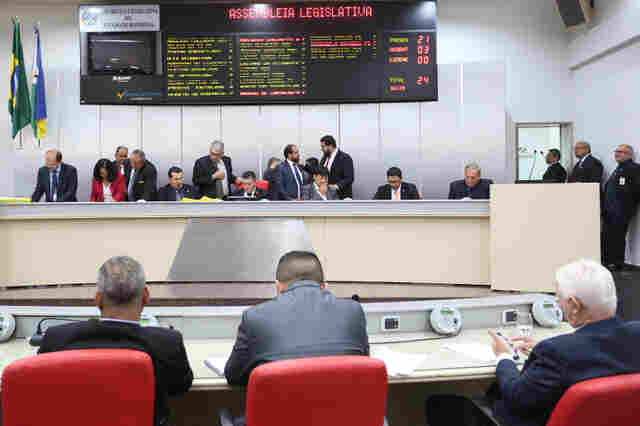 Assembleia revoga leis que oneravam custas em cartórios