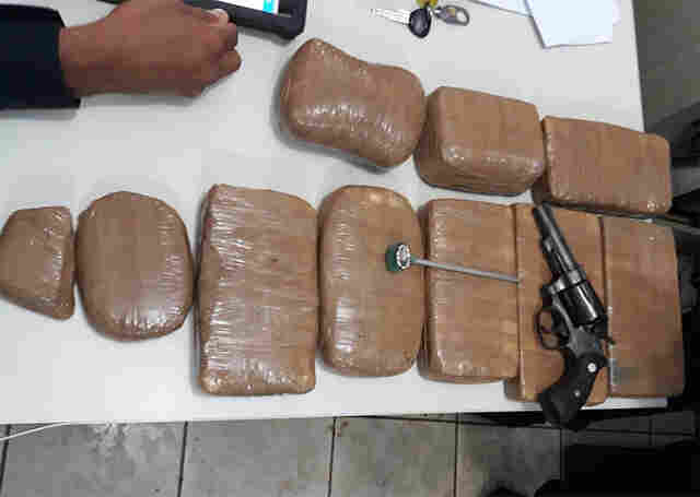 PM prende três traficantes com mais de 8 quilos de droga