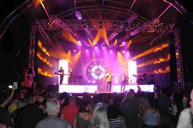 Prefeitura abre Natal Porto de Luz com chegada do Papai Noel e show do cantor Daniel