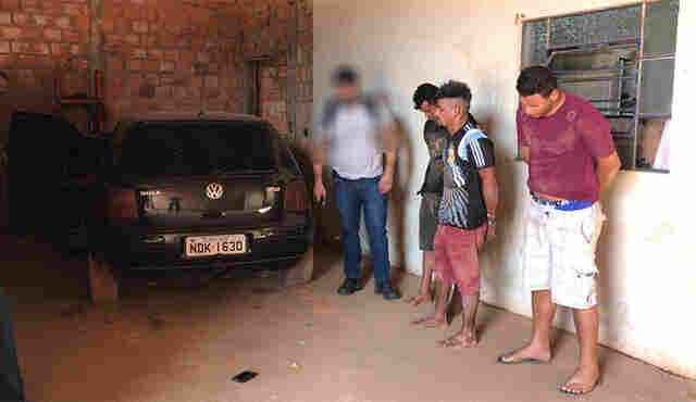 Três homens são presos com carro roubado e Polícia suspeita que fazem parte de quadrilha especializada