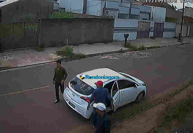 Vídeo: Polícia desvenda roubo em casa de ex-secretária e busca criminosos