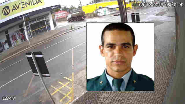 Vídeo: policial militar morre após colidir moto em caminhão