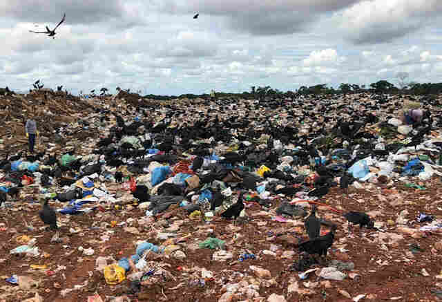 Lixão é reaberto e coleta normalizada em Porto Velho; Prefeitura e PM garantem segurança