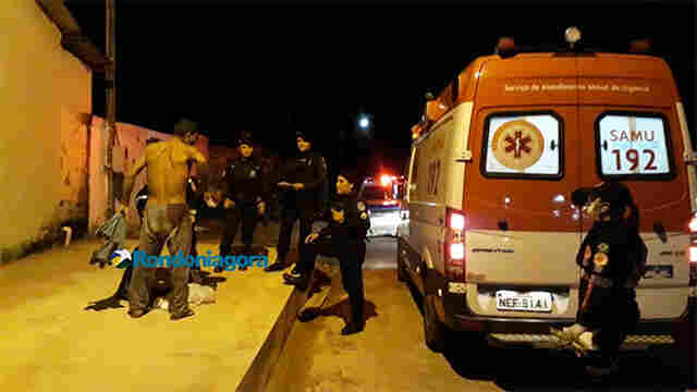 Homem é ferido a facadas em via pública