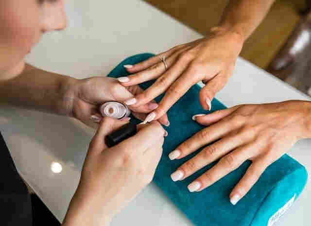 Dez vagas para manicure estão entre as mais de 40 oportunidades de emprego em oferta no Sine
