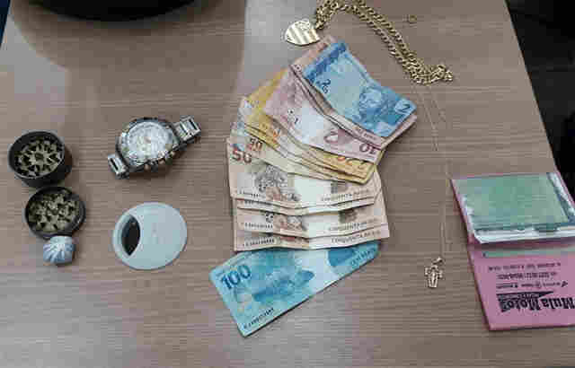 Foragido é preso suspeito de roubar clientes nas proximidades de banco