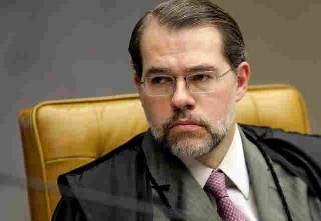 Presidente do STF derruba decisão que mandou soltar condenados em 2º grau