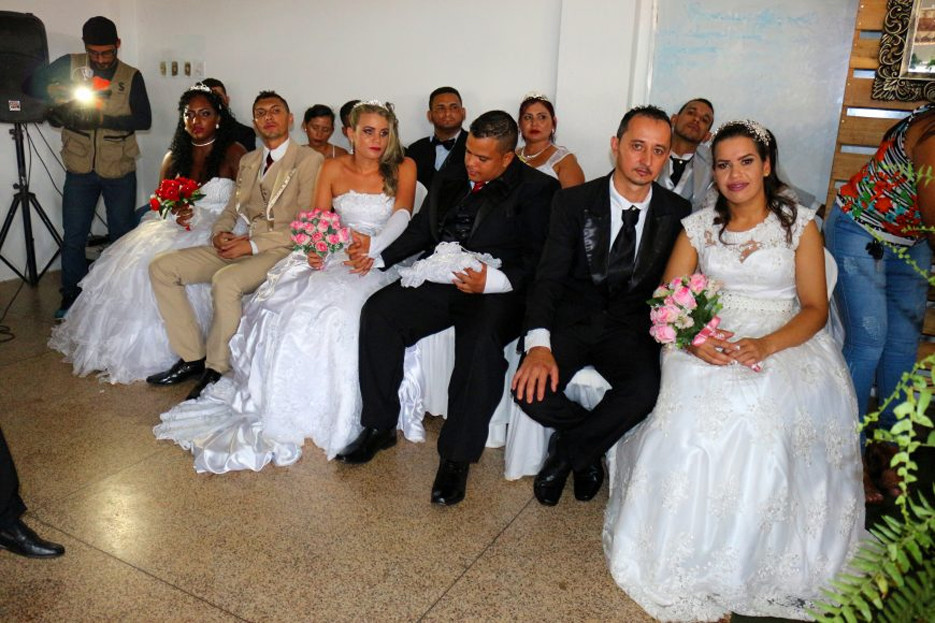 Casamento coletivo celebra união de 13 casais no presídio Aruana, na Capital