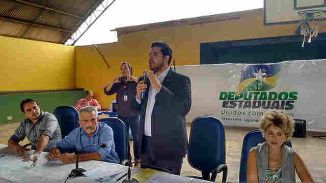 Jean Oliveira comemora a assinatura do contrato para início das obras de reconstrução da ponte sobre o rio Jamari pela Eletronorte