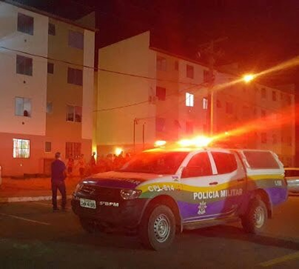 Adolescente é esfaqueado na perna ao defender a mãe atacada por vizinha no Orgulho do Madeira