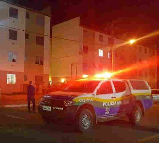 Adolescente é esfaqueado na perna ao defender a mãe atacada por vizinha no Orgulho do Madeira