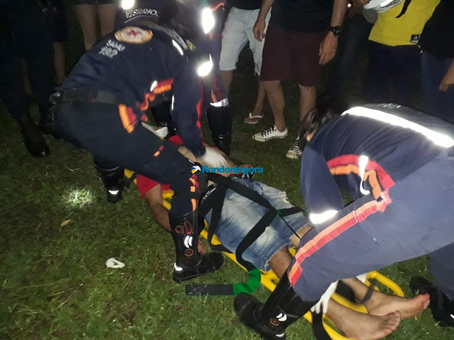 Motorista embriagado bate em motociclista, foge e causa outro acidente com vítimas