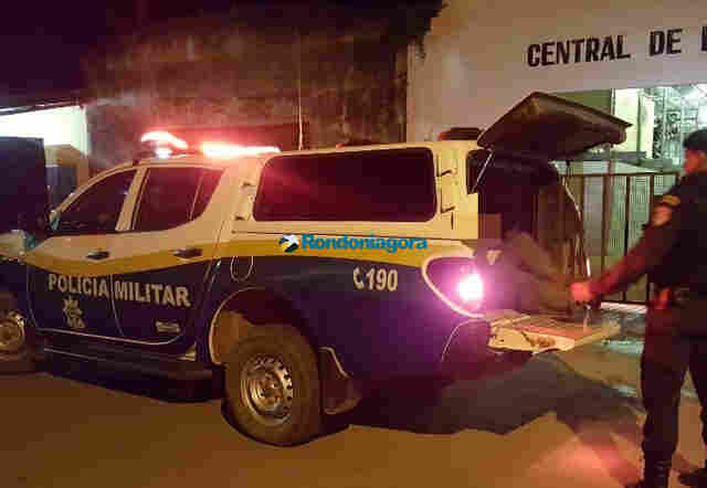 Mulher é presa após ser agredida e tentar matar o marido bêbado