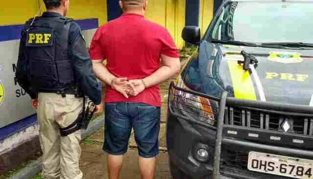 Homem é preso com pistola e munições em veículo na BR-319