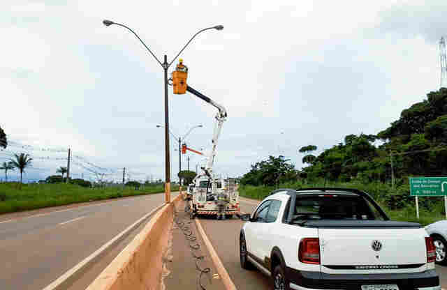 Trecho da BR-364 entre a Faculdade Faro e o Bairro Novo recebe iluminação