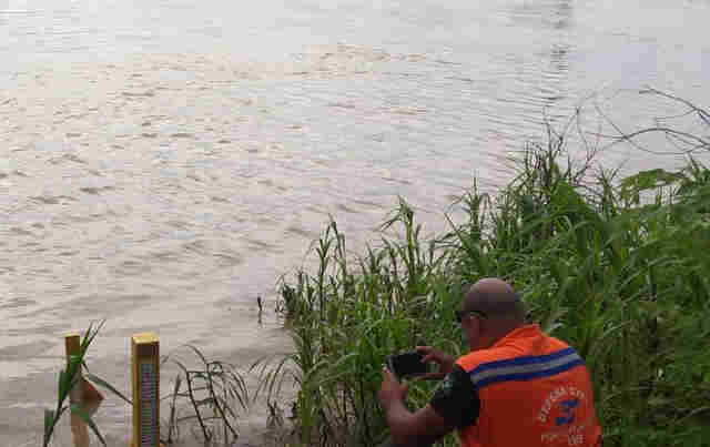 Nível do Madeira recua, mas continua próximo da cota de alerta; Defesa Civil monitora