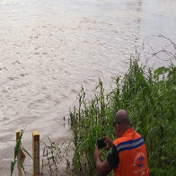 N&iacute;vel do Madeira recua, mas continua pr&oacute;ximo da cota de alerta; Defesa Civil monitora