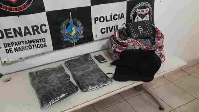 Jovem é presa transportando três quilos de cocaína em táxi na BR-364