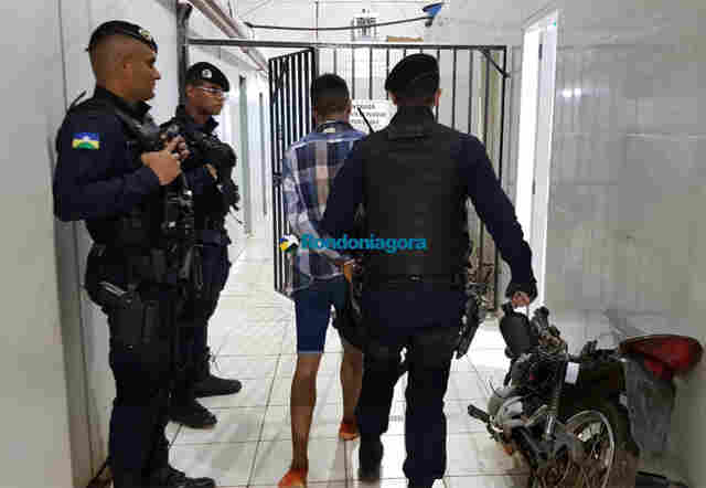 Adolescentes fazem família refém durante roubo, mas acabam presos com armas