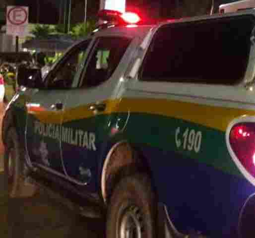 Homem é esfaqueado por rival em shopping