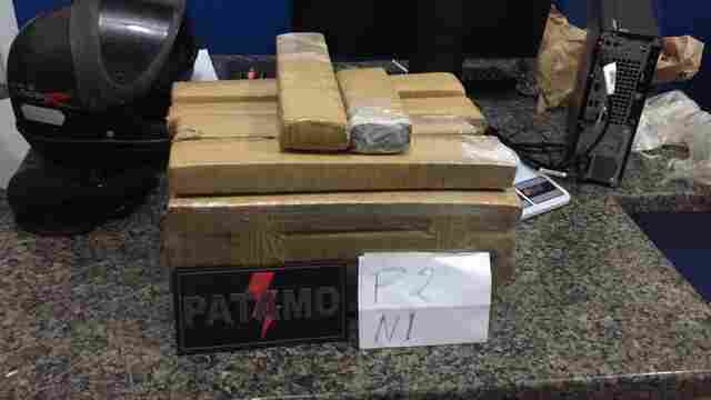 Dupla é presa com 22 quilos de maconha em vila de apartamentos de Cacoal