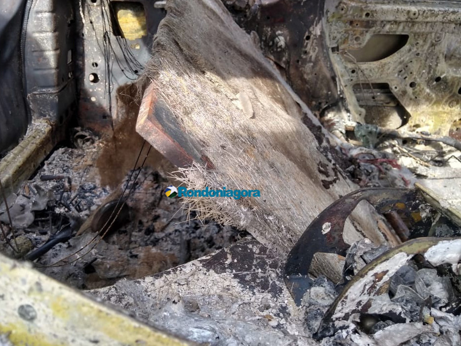 Vídeos e fotos: Criminosos usaram fuzis para atacar carro-forte e seguranças na BR-319