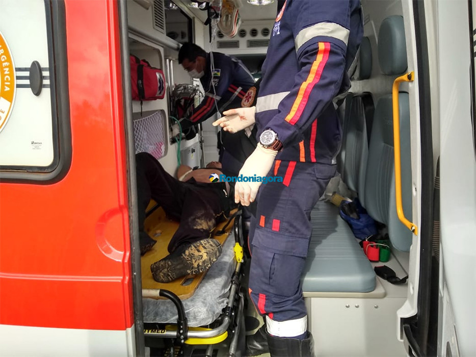 Vídeos e fotos: Criminosos usaram fuzis para atacar carro-forte e seguranças na BR-319