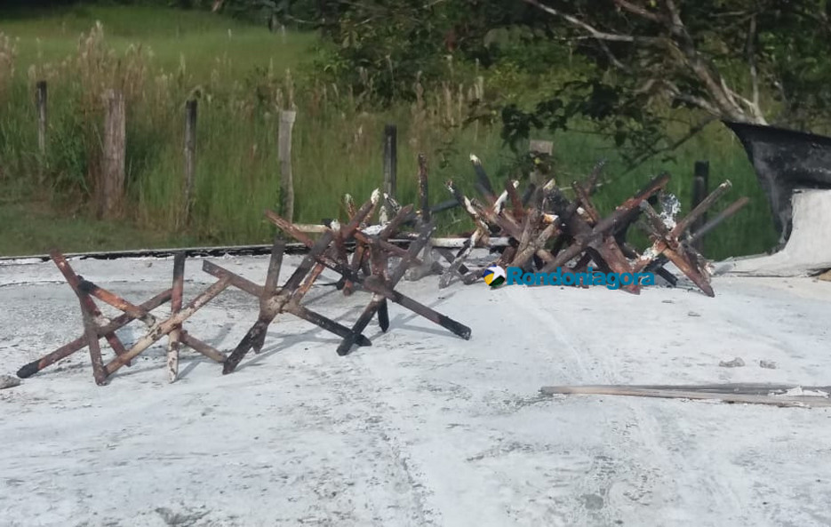 Vídeos e fotos: Criminosos usaram fuzis para atacar carro-forte e seguranças na BR-319