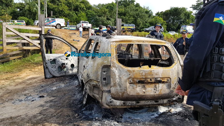 Vídeos e fotos: Criminosos usaram fuzis para atacar carro-forte e seguranças na BR-319