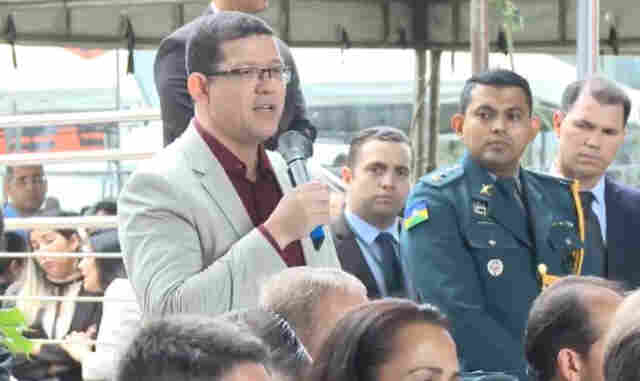 Governador diz que não tem motivos para se envolver na disputa pela Assembleia