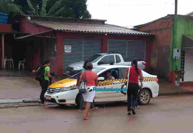 Sem ônibus, saída do portovelhense é o táxi compartilhado e lotação