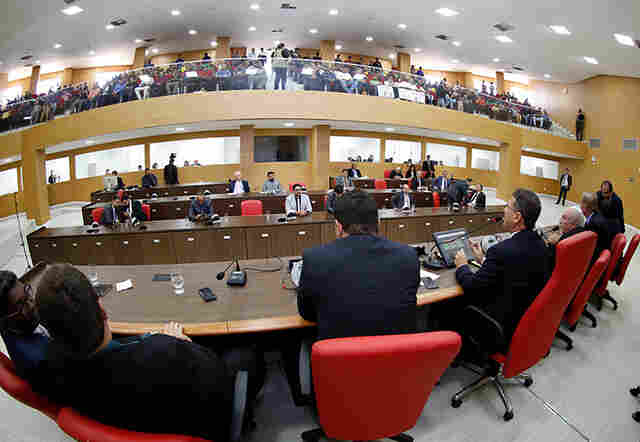 Assembleia derruba veto contra agentes penitenciários, mas movimento de servidores continua