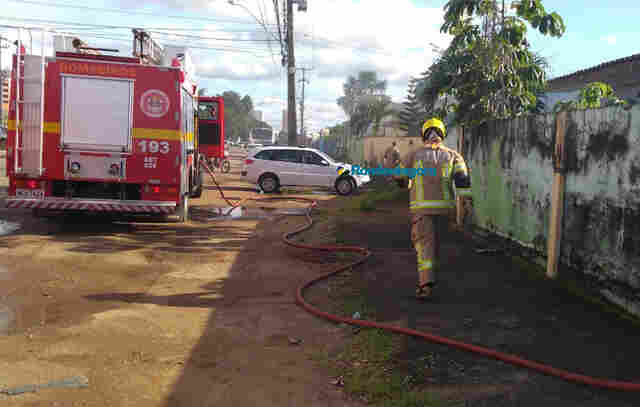 Fogo consome parte de prédio do antigo Lar do Bebê, na Capital