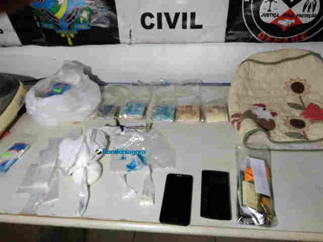 Família é presa com várias porções de cocaína em casa na Zona Leste