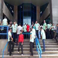 Trabalhadores encerram greve, mas circulação de ônibus será com frota reduzida