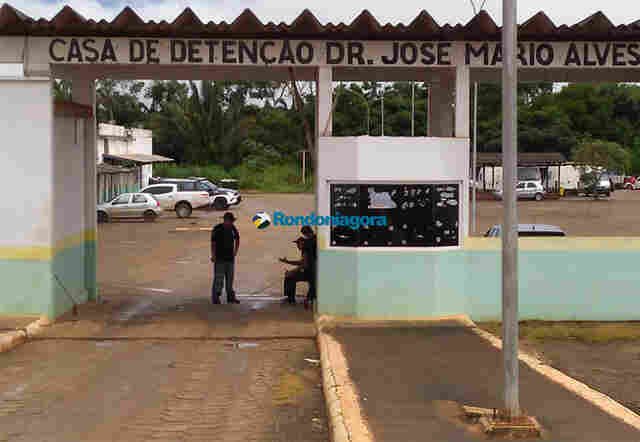 Governo estuda intervenção em presídios para PM assumir segurança