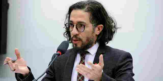 Reeleito para o terceiro mandato, deputado Jean Wyllys anuncia desistência da vaga