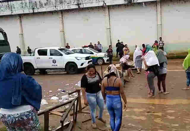 Mulheres de apenados bloqueiam novamente a Estrada da Penal em protesto por visitas