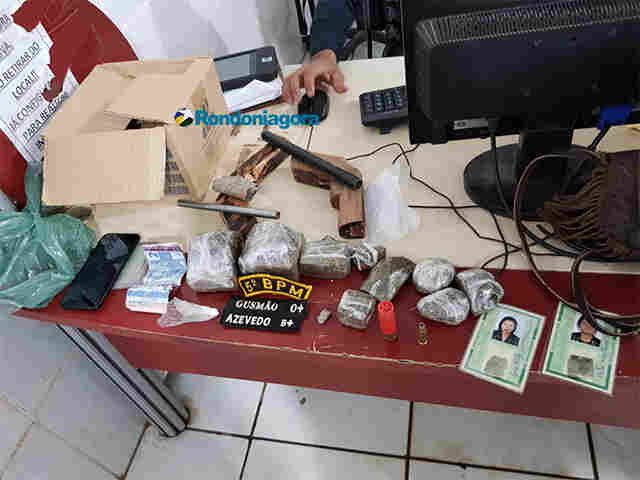 Duas mulheres e um homem são presos com drogas e armas artesanais