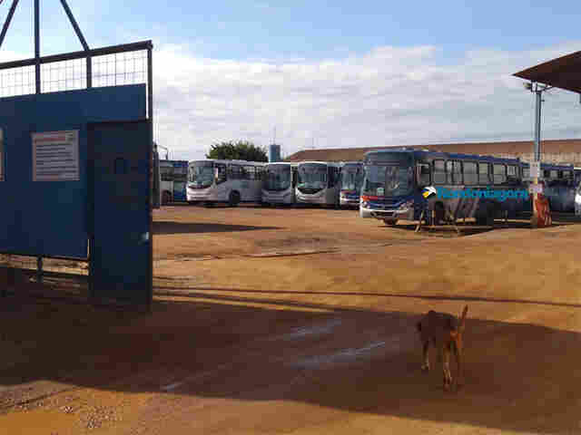 Ônibus não circulam neste sábado e trabalhadores devem pedir rescisão indireta