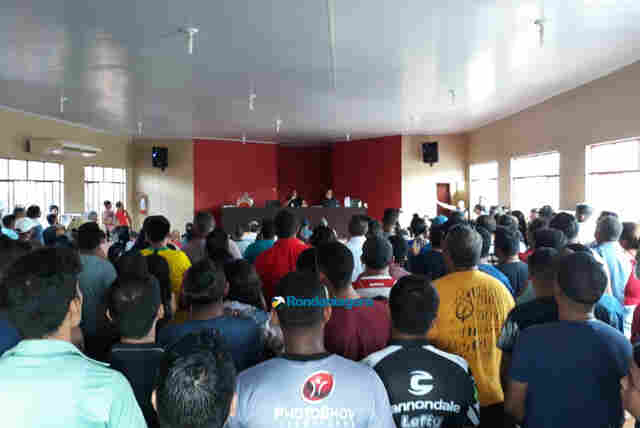 Vídeo: Trabalhadores decidem por demissão coletiva e dizem que não são mais funcionários do consórcio SIM