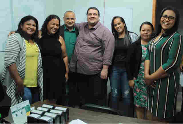 Vereadora Joelna Holder busca soluções para moradores do Residencial Morar Melhor em reunião com a Emdur.