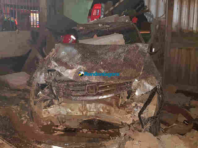 Vídeo: Motorista que destruiu muro e parte de residência estava bêbado e é policial