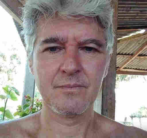 Dupla em moto executa homem com vários tiros