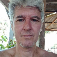 Dupla em moto executa homem com vários tiros