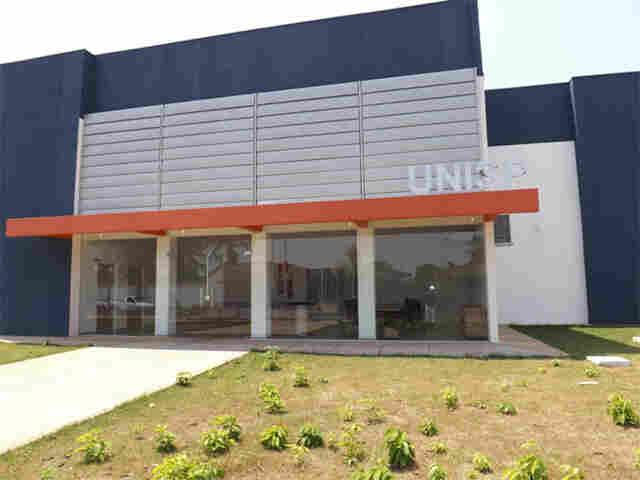 Mulher é agredida com socos e chutes pelo próprio irmão ao cobrar dívida