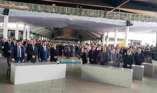 Deputados assumem mandato na 10ª Legislatura