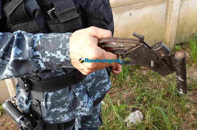 Criminoso é preso com arma após ser flagrado tentando furtar residência na Capital